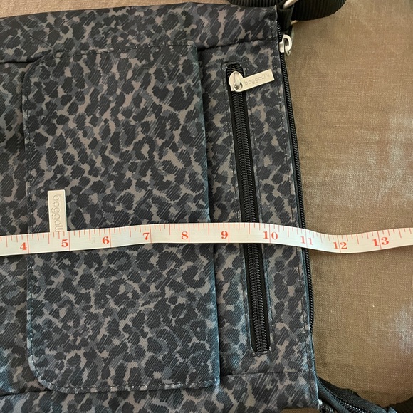 Baggallini Nylon Grey Casual Travel Crossbody Purse - Picture 9 of 9